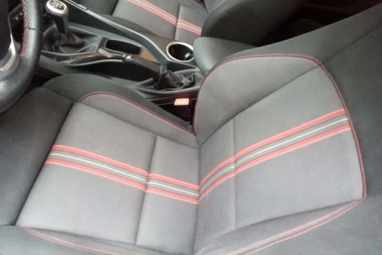 tapițeria mașinii pătată